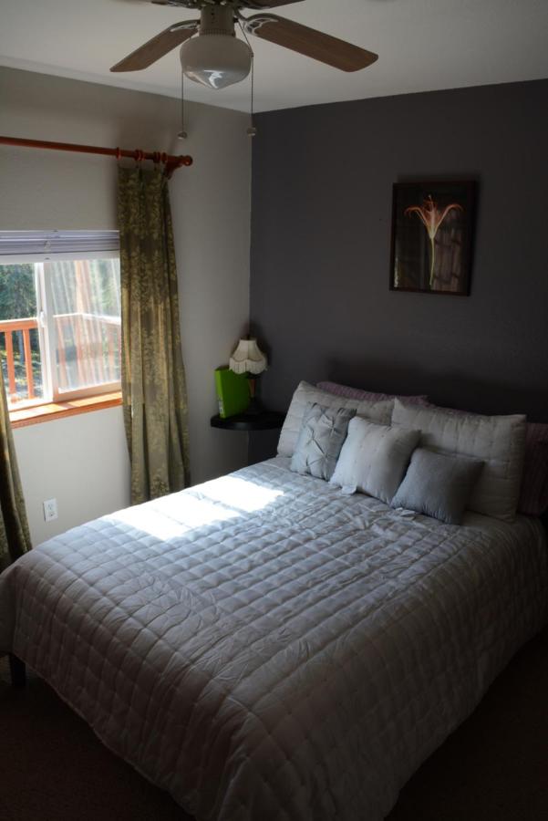 | A Hyde Away Inn B&B