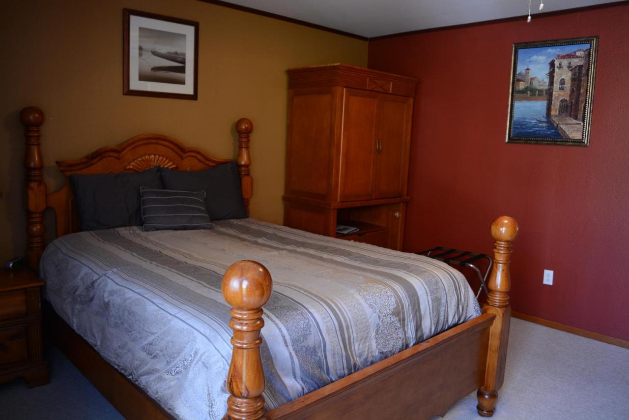 | A Hyde Away Inn B&B
