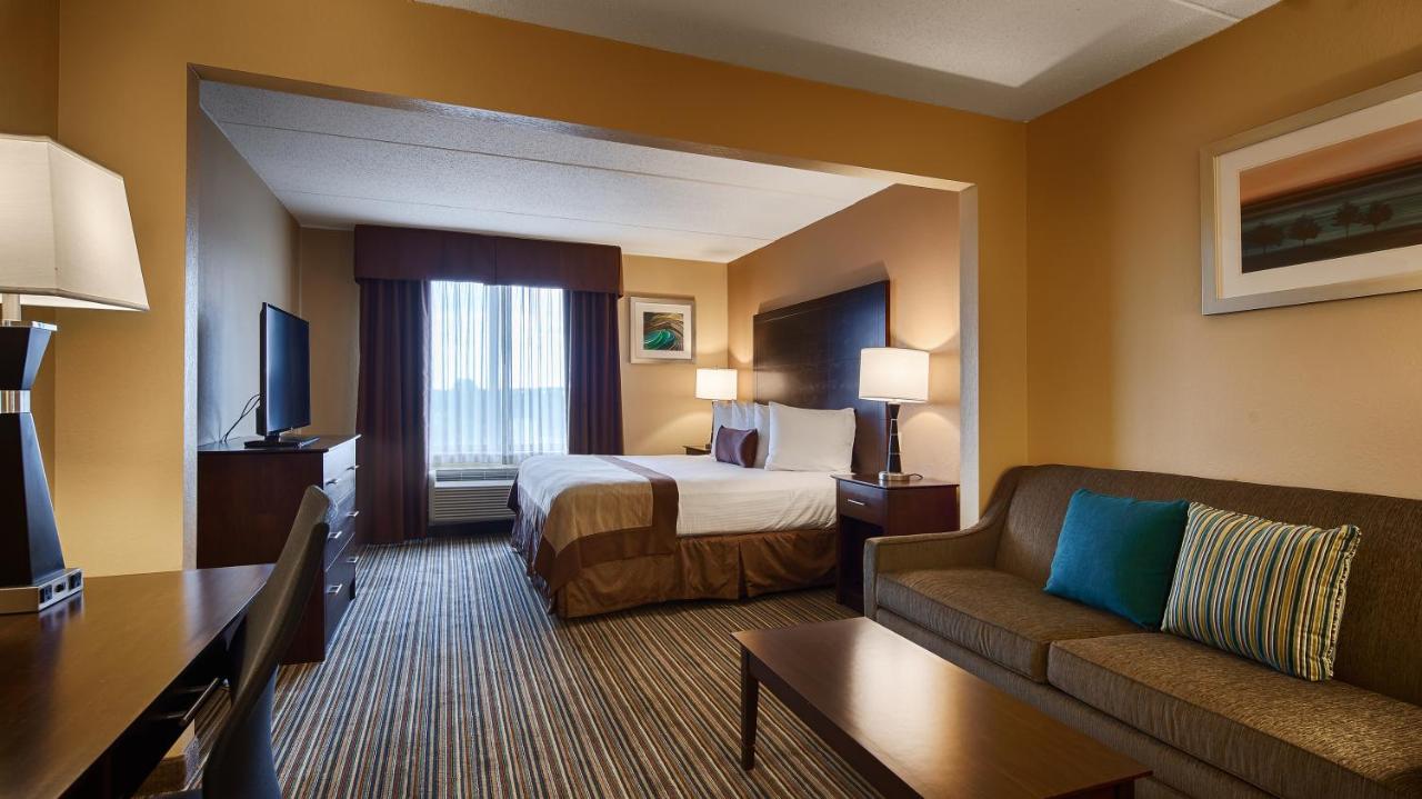| Best Western Plus Harrisburg East Inn & Suites
