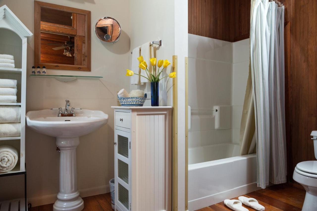 | Magnolia Springs Bed and Breakfast
