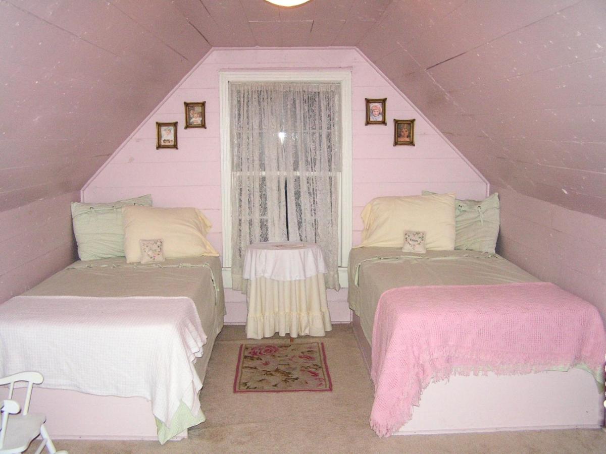 | Carleton House Bed and Breakfast