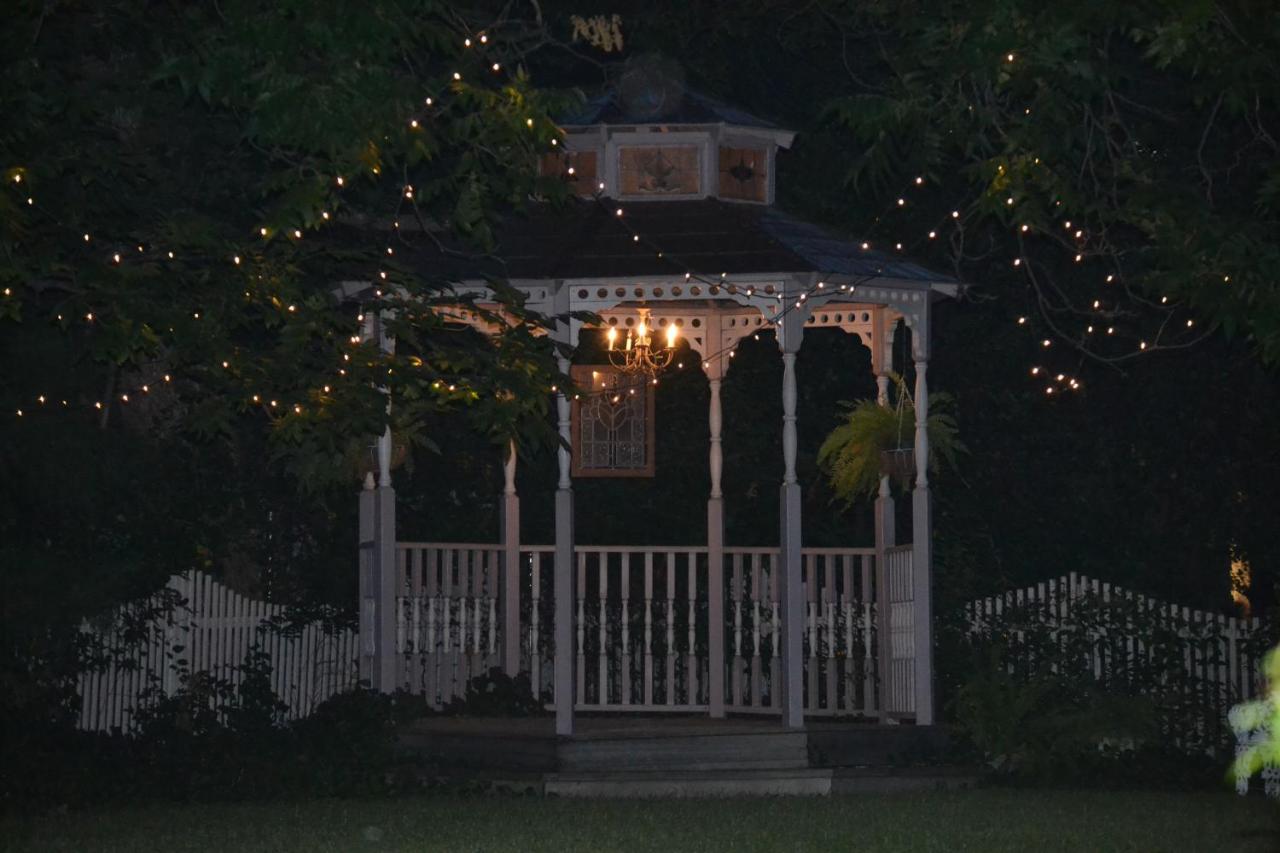  | Carleton House Bed and Breakfast