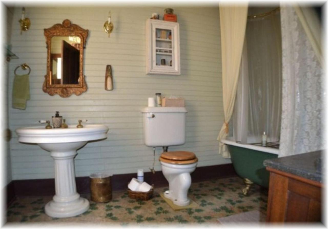  | Carleton House Bed and Breakfast