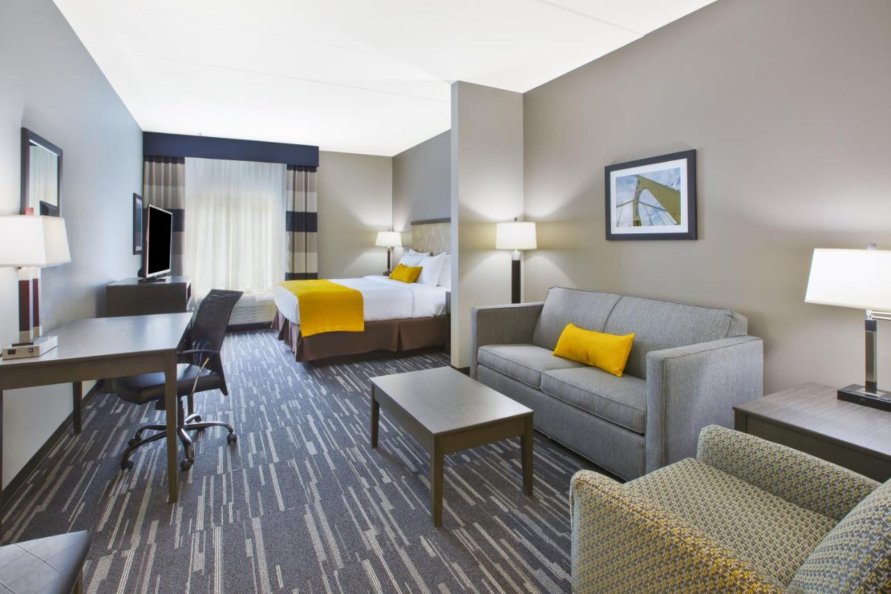 King Suite at Best Western Plus Cranberry-Pittsburgh North