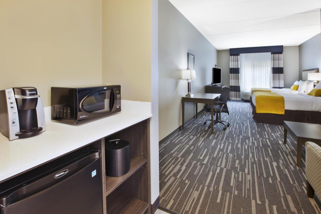 Queen Suite with Two Queen Beds with Sofa Bed at Best Western Plus Cranberry-Pittsburgh North