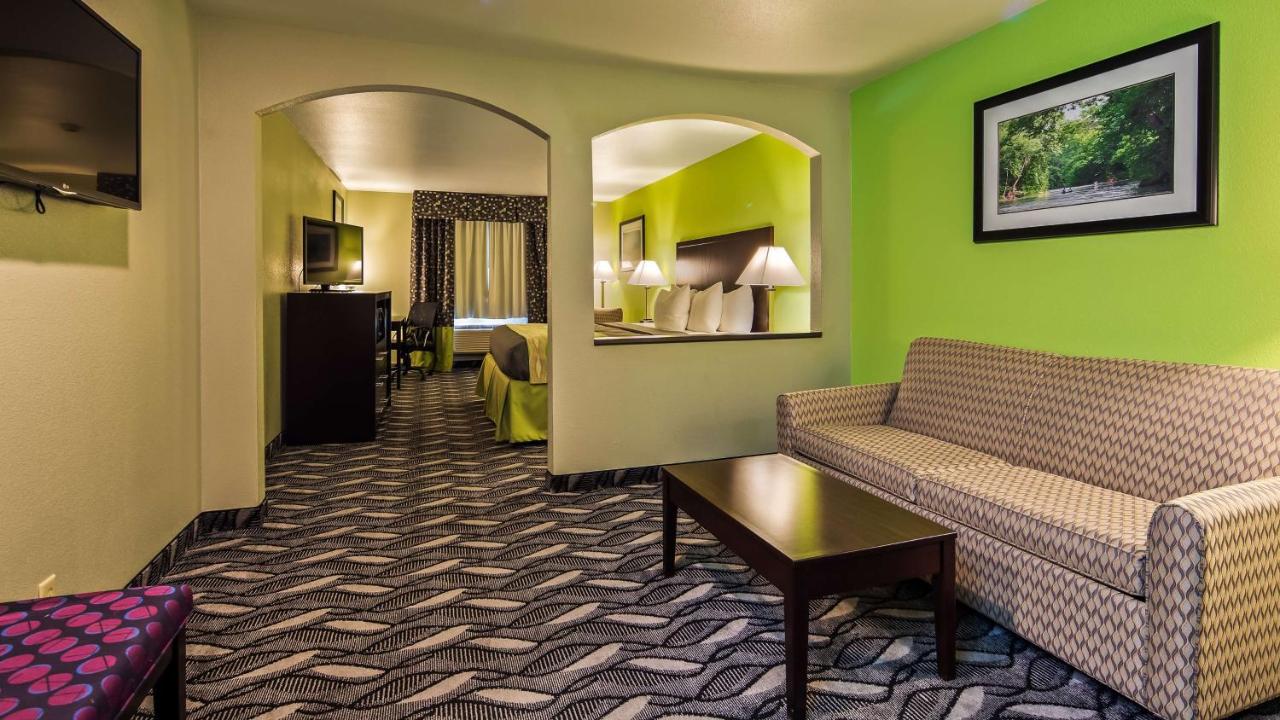 King Suite at Best Western Mt.Vernon Inn