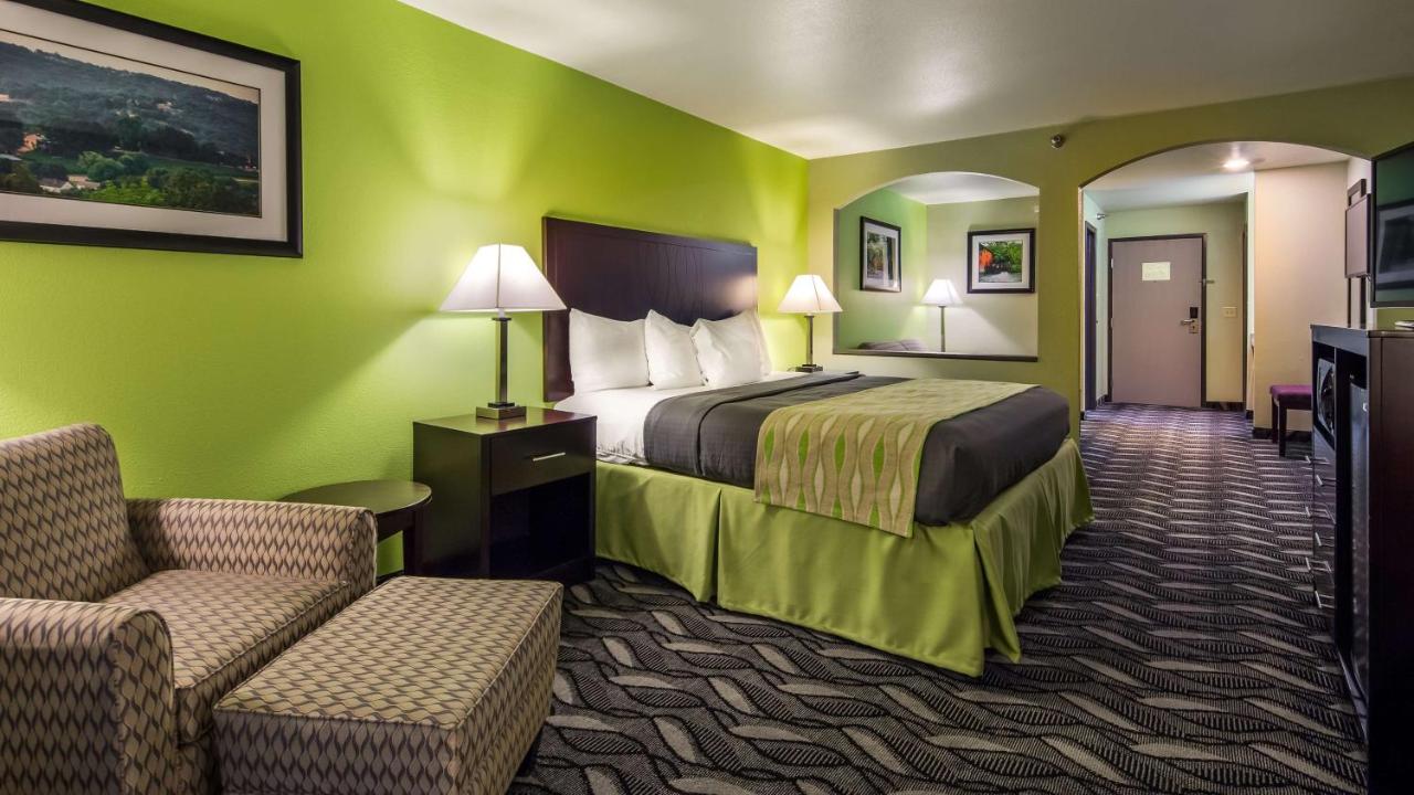 King Suite at Best Western Mt.Vernon Inn