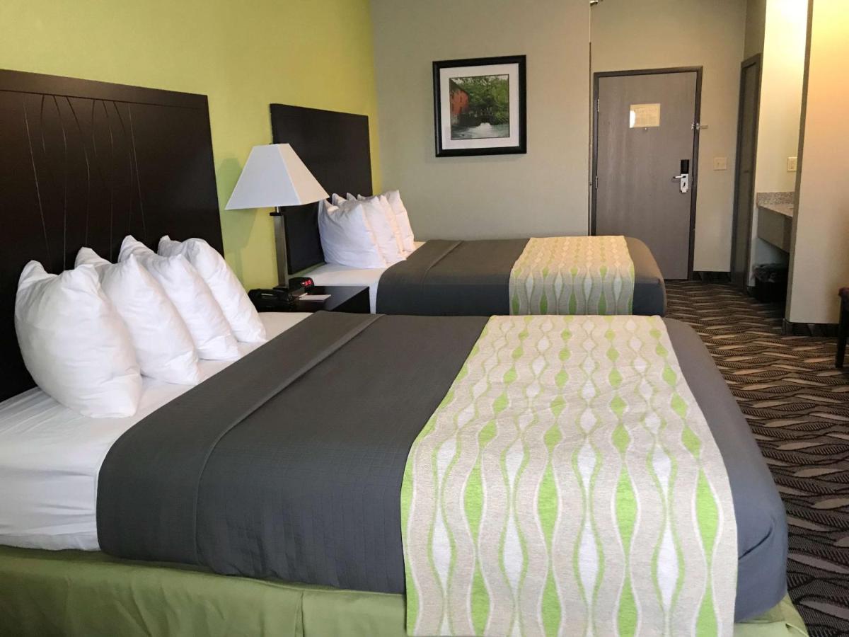 Queen Room with Two Queen Beds at Best Western Mt.Vernon Inn