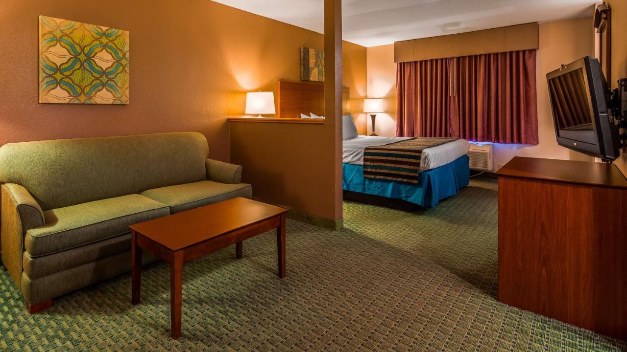 King Room with Sofa Bed - Non-Smoking at SureStay Hotel by Best Western Ottawa