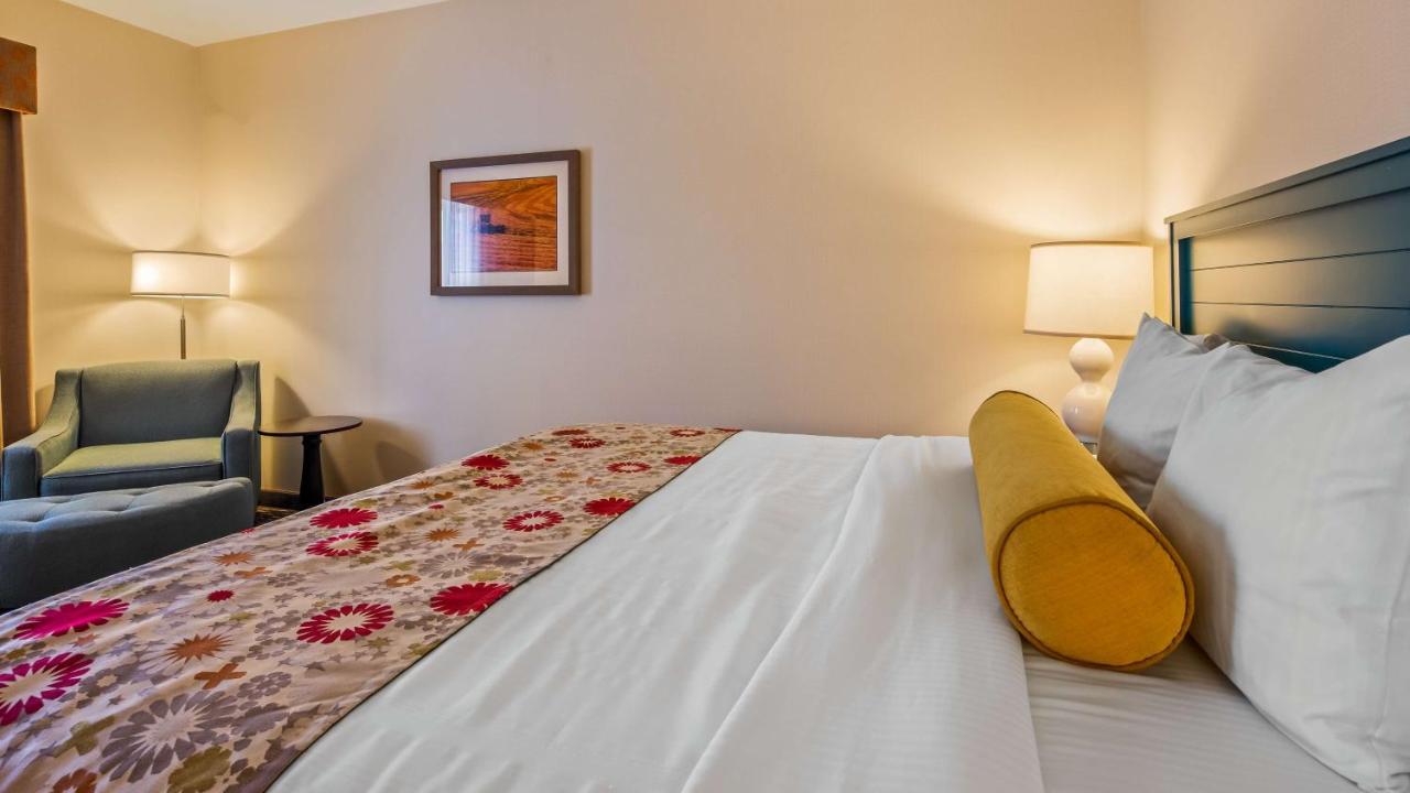 | Best Western Plus Dayton Hotel & Suites