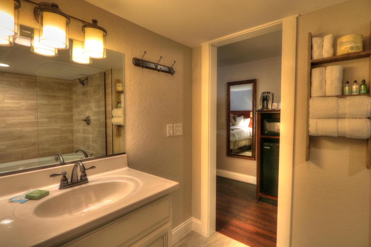 King Suite with Balcony at River Edge Inn