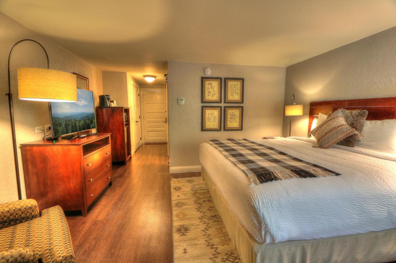 King Suite with Balcony at River Edge Inn