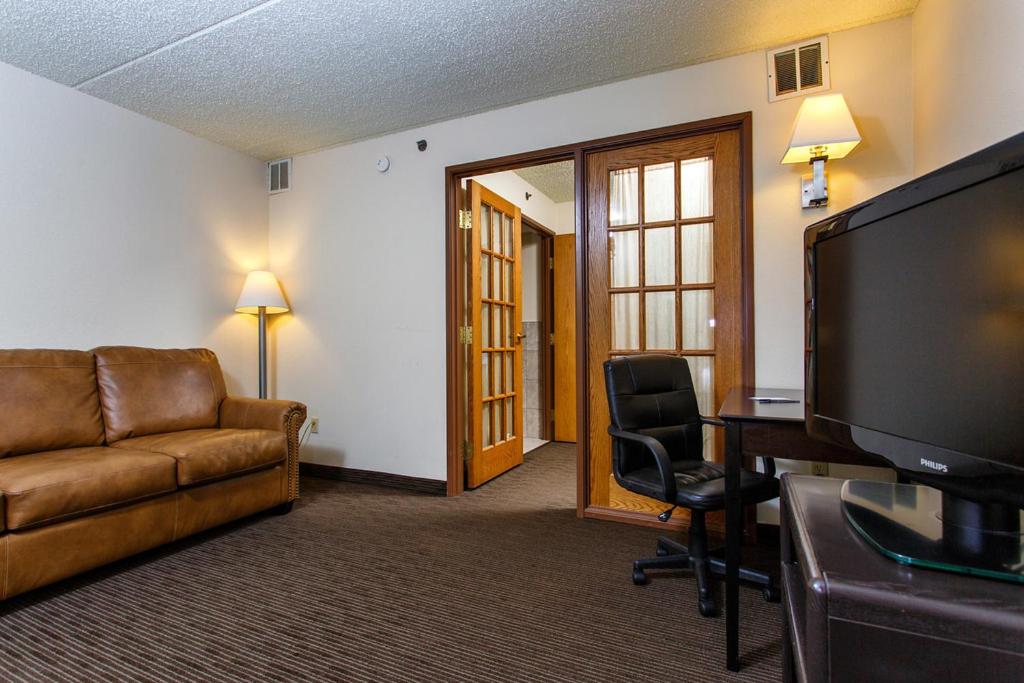 Superior King Studio Suite - Non-Smoking at AmericInn by Wyndham Green Bay West