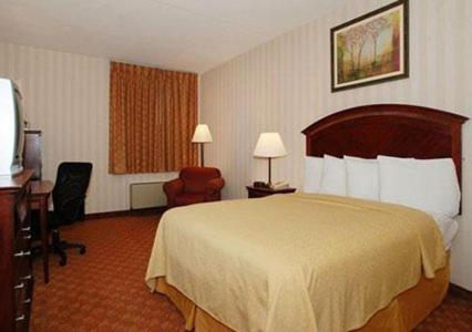 King Room - Non-Smoking at La Quinta Inn & Suites by Wyndham Miamisburg Dayton South