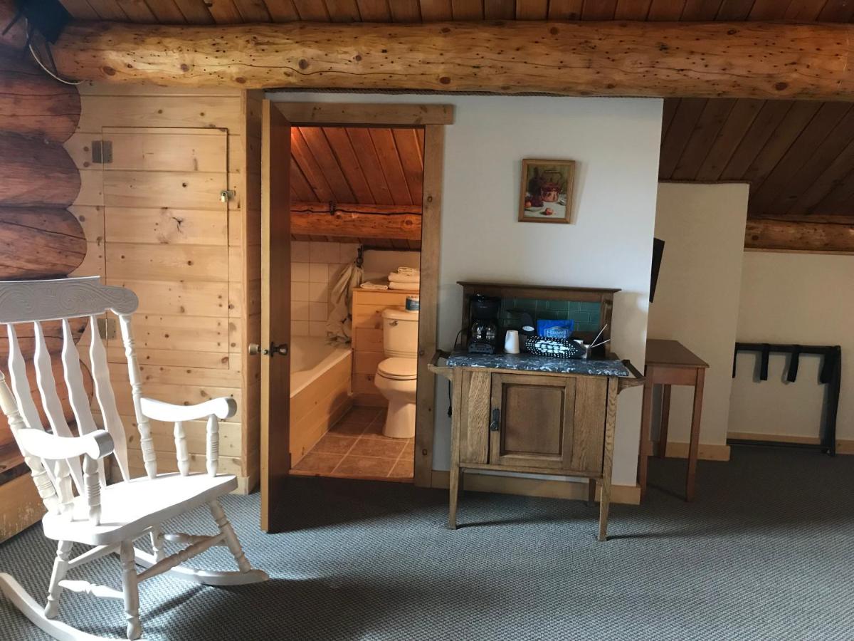| Lake Louise Lodge, Alaska