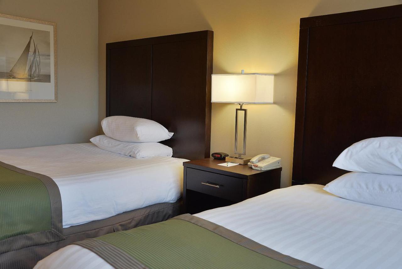 Superior Queen Room at Riversage Billings Inn