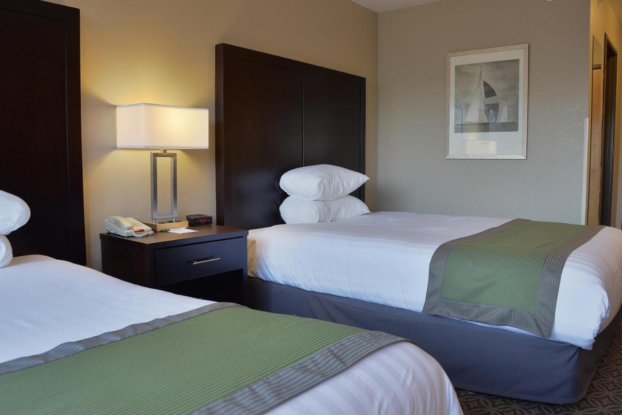 Superior Queen Room at Riversage Billings Inn