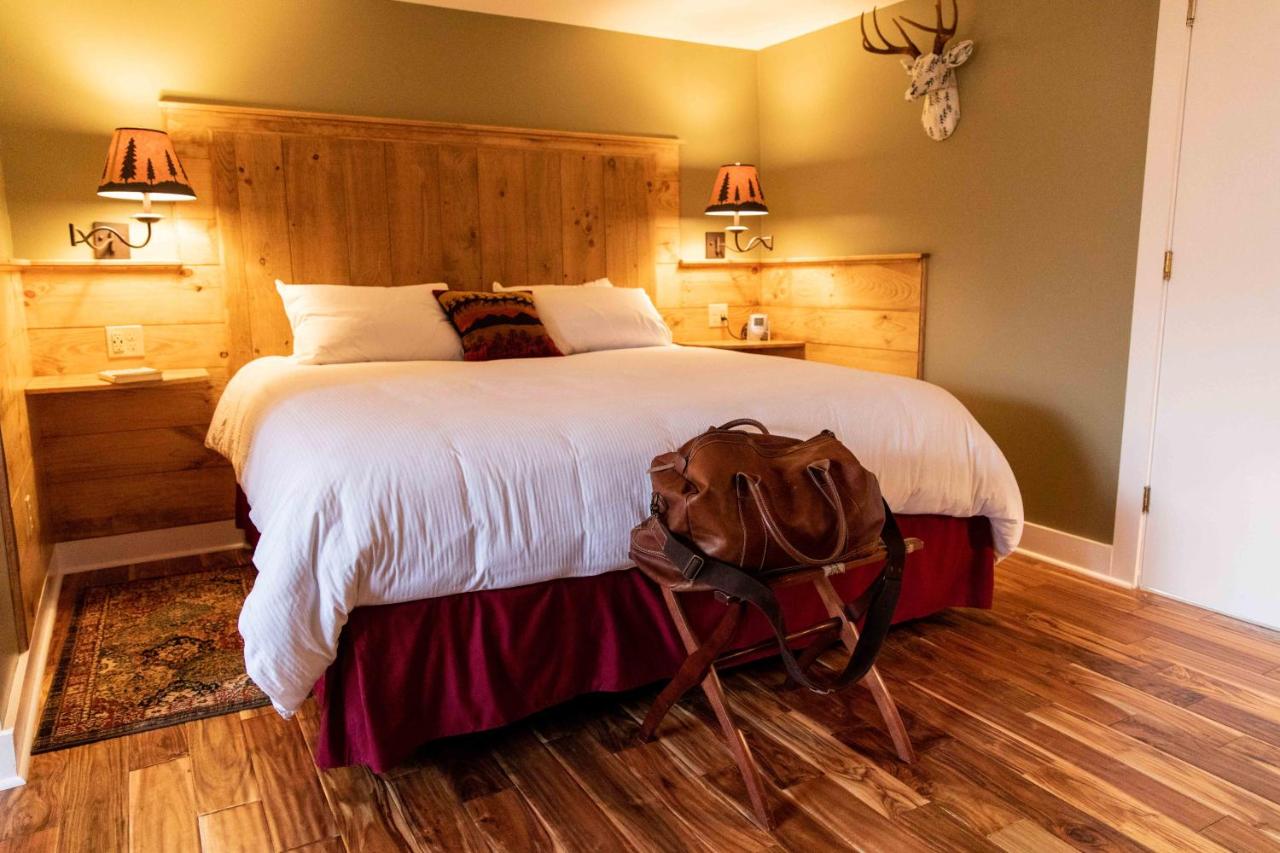 | The Woodstocker B&B