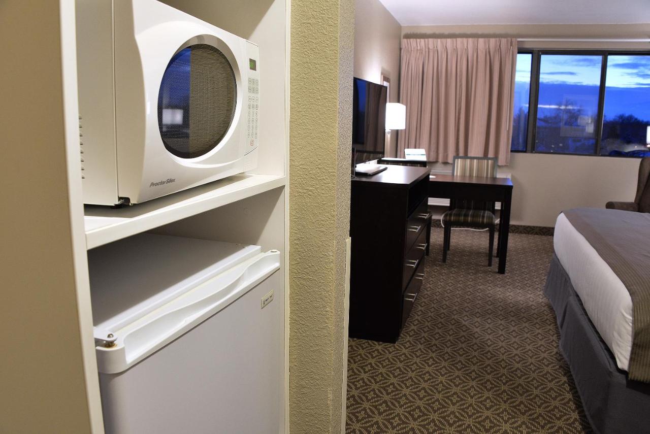 Superior King Room at Riversage Billings Inn