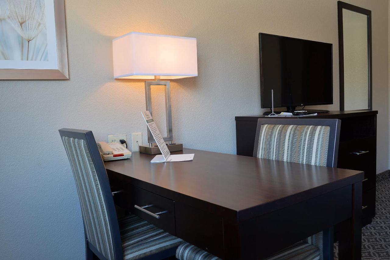 Superior King Room at Riversage Billings Inn