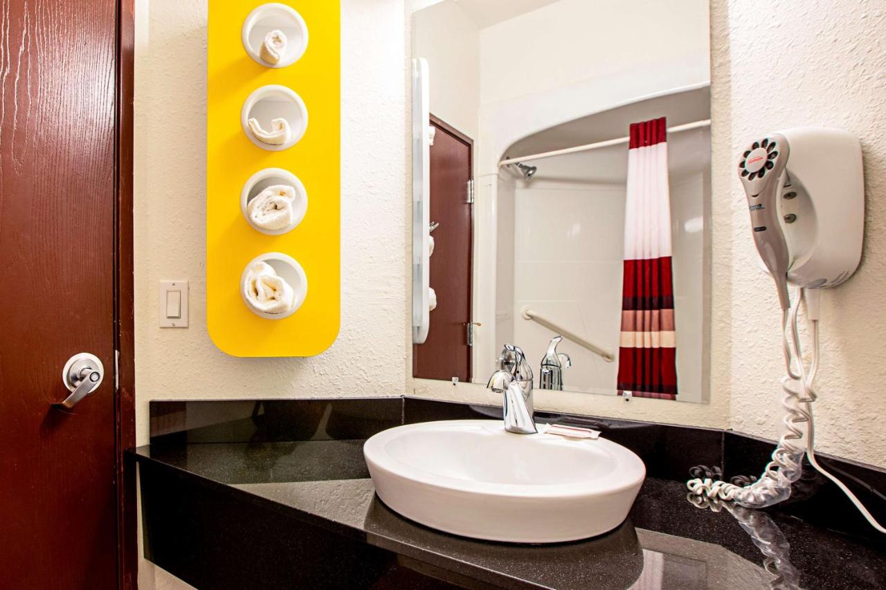  | Seasons Inn Traverse City