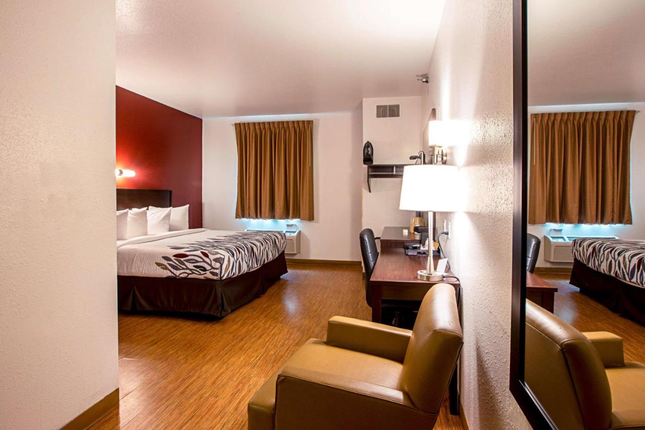  | Seasons Inn Traverse City