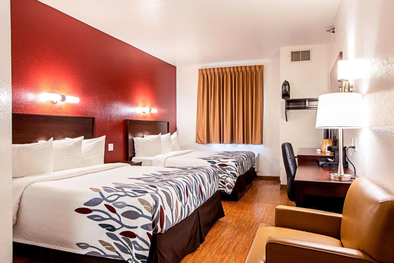 | Seasons Inn Traverse City