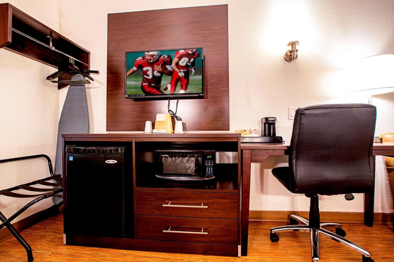  | Seasons Inn Traverse City