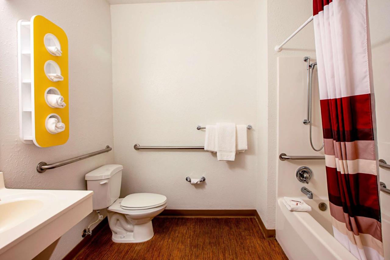  | Seasons Inn Traverse City