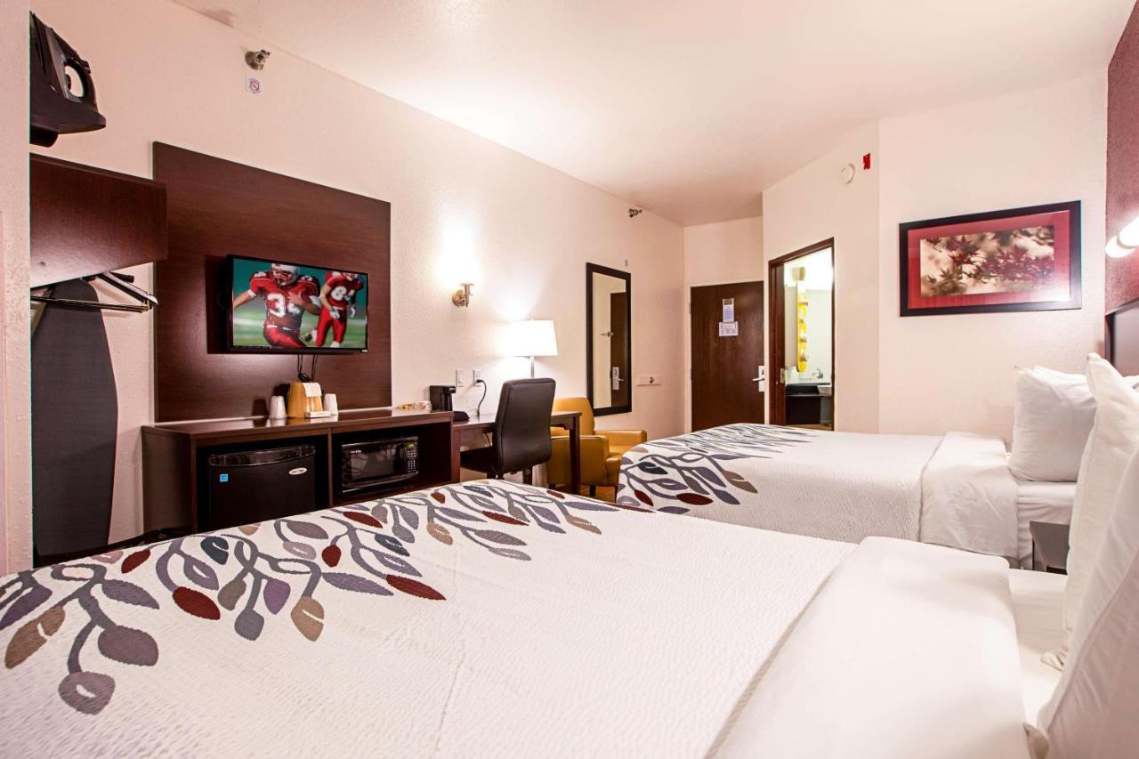  | Seasons Inn Traverse City
