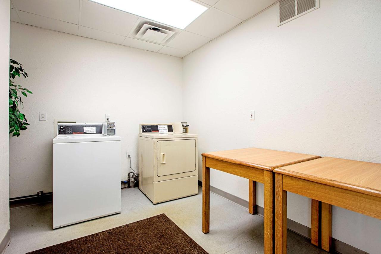  | Seasons Inn Traverse City