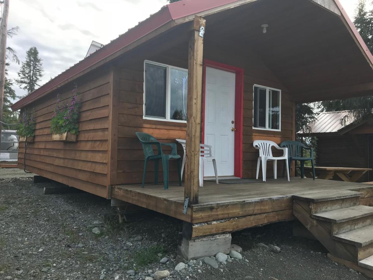 | Lake Louise Lodge, Alaska