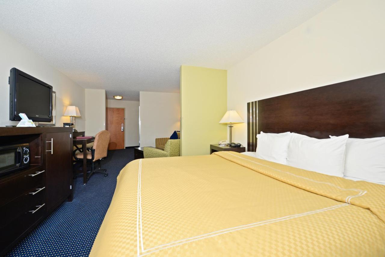 King Suite - Non-Smoking at Comfort Suites Lancaster Amish Country