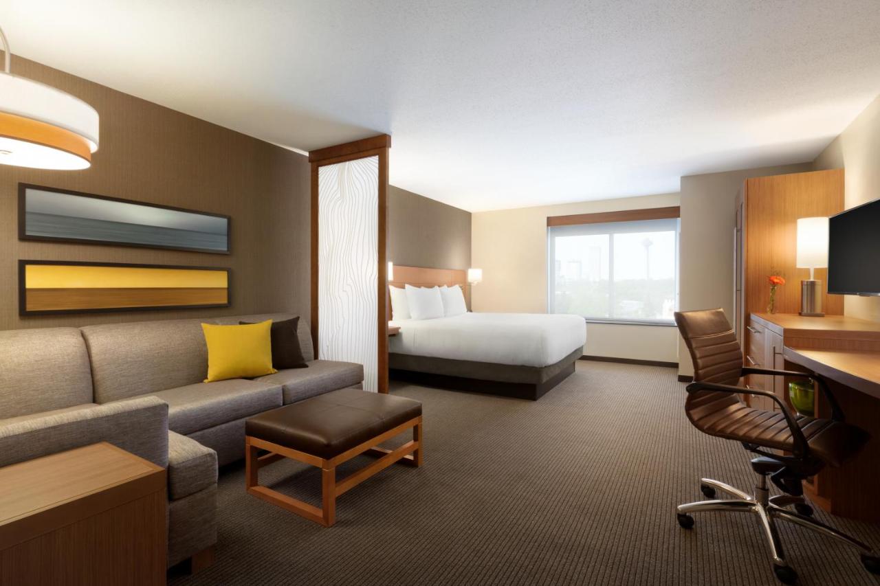 King Room at Hyatt Place Niagara Falls