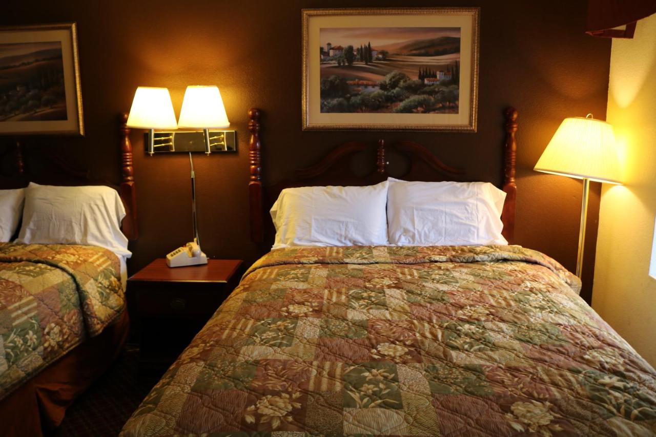 Standard Double Room at Battlefield Inn Springfield