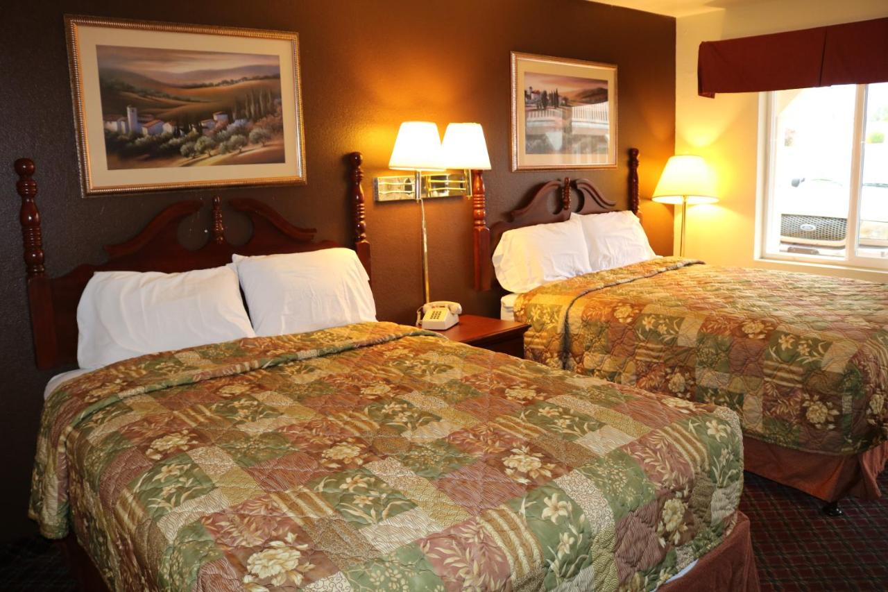 Standard Double Room at Battlefield Inn Springfield
