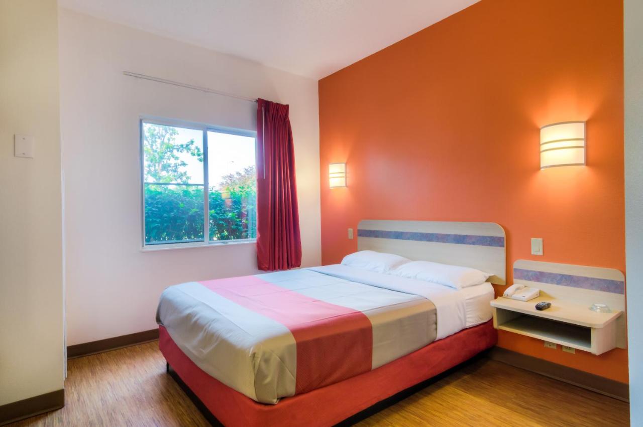 | Motel 6-Sepulveda, CA - Los Angeles - Van Nuys - North Hills