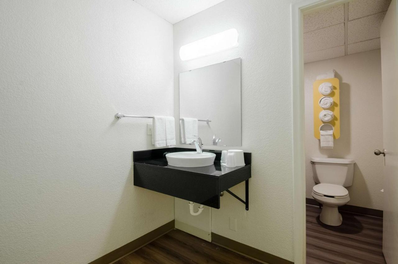 | Motel 6-Big Springs, NE