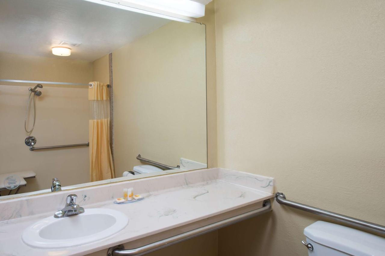 | Days Inn by Wyndham Pinole Berkeley