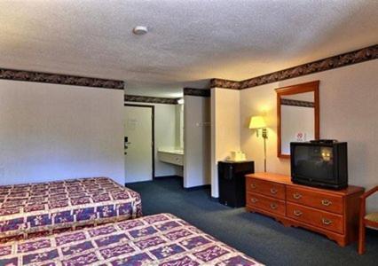 Queen Room with Two Queen Beds - Smoking at Rodeway Inn Bedford