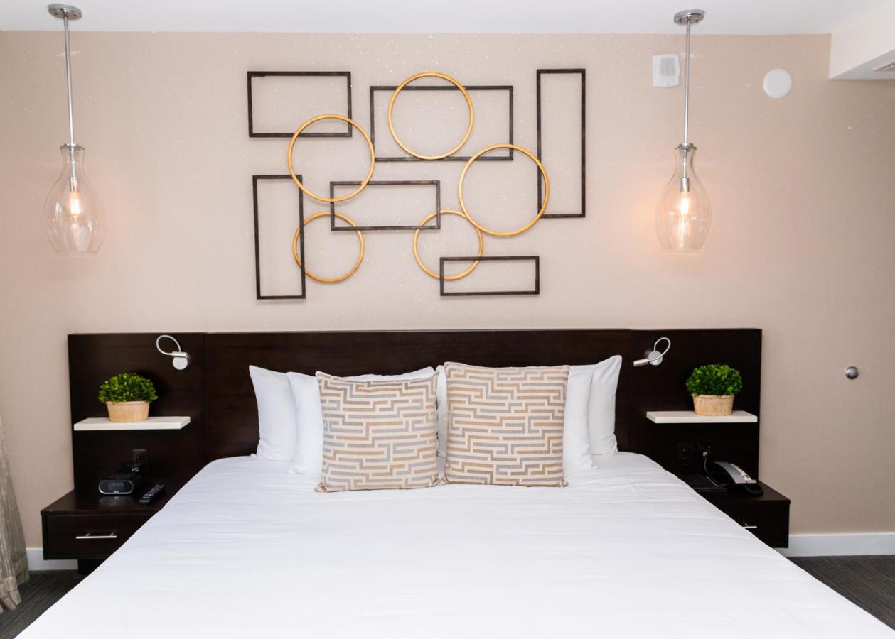 Accessible Standard King at Iberostar Waves Berkeley Shore