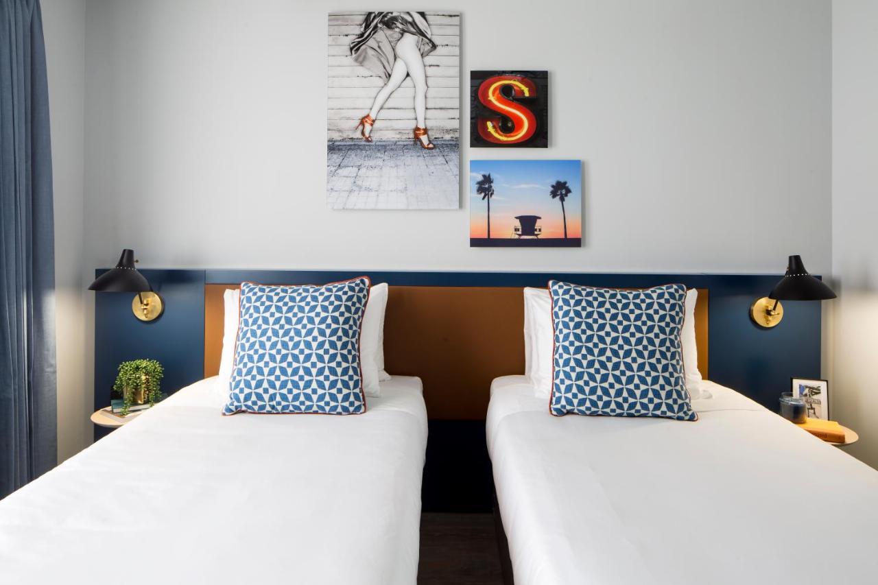 Deluxe Twin at Hotel Rendale Miami Beach