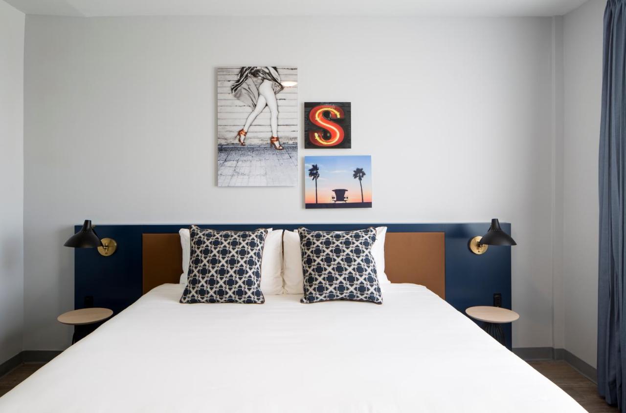 Deluxe King  at Hotel Rendale Miami Beach
