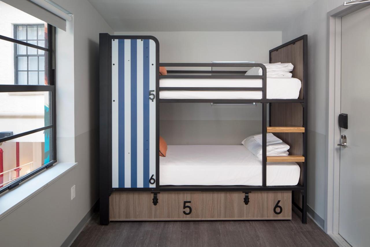 Bed in 10-Bed Mixed Dormitory Room at Hotel Rendale Miami Beach