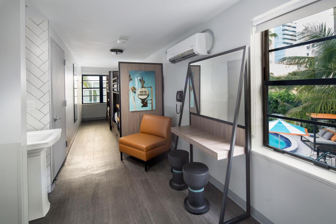 Bed in 10-Bed Mixed Dormitory Room at Hotel Rendale Miami Beach