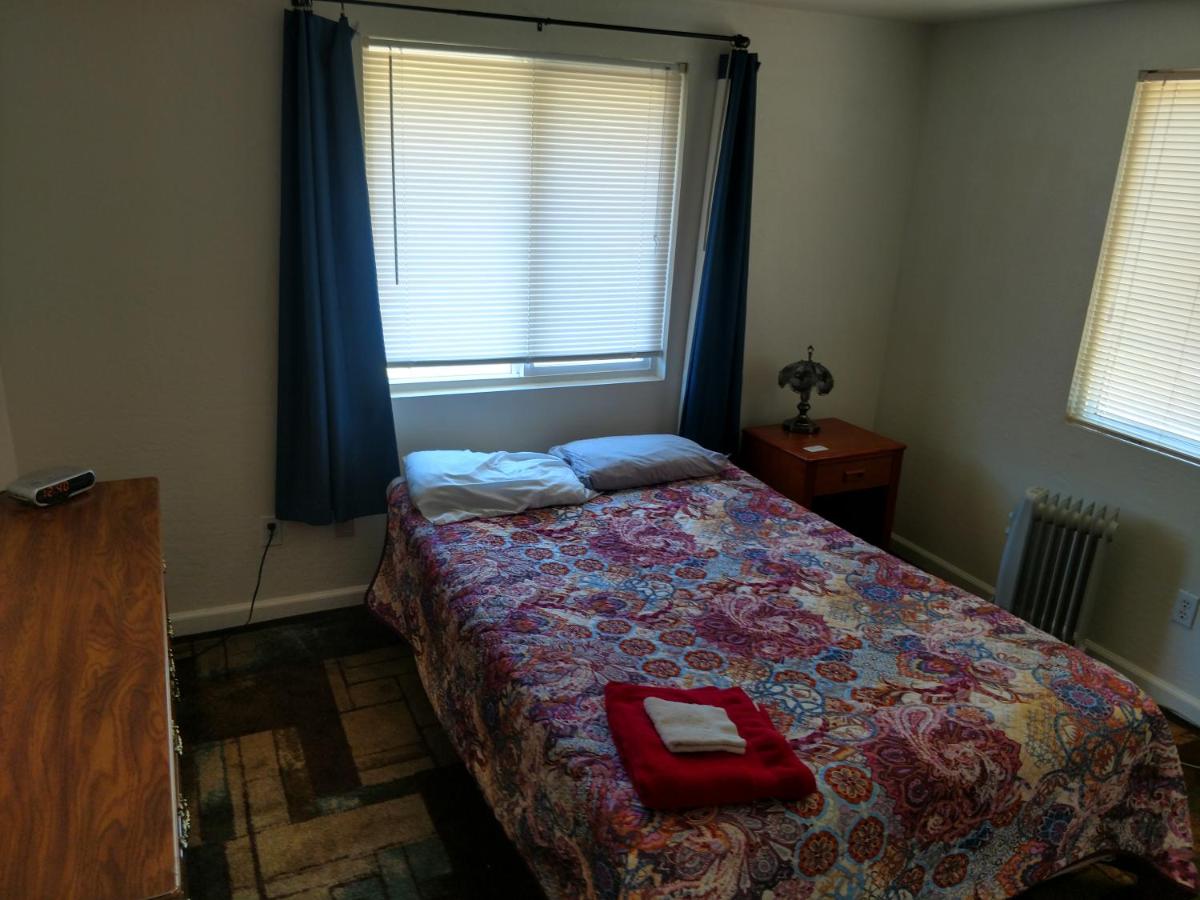 | Lakeside Hostel & Guest House