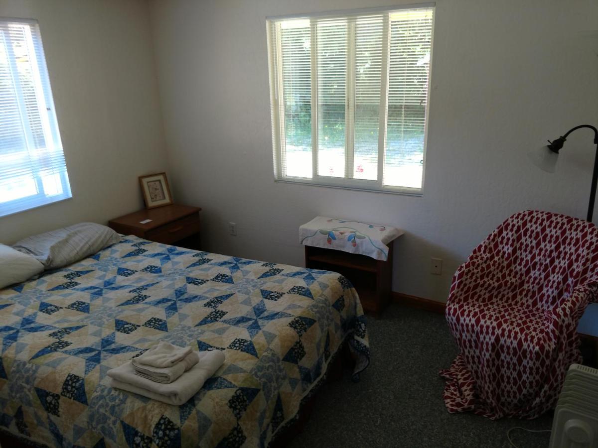 | Lakeside Hostel & Guest House