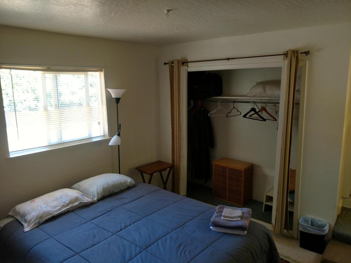 | Lakeside Hostel & Guest House