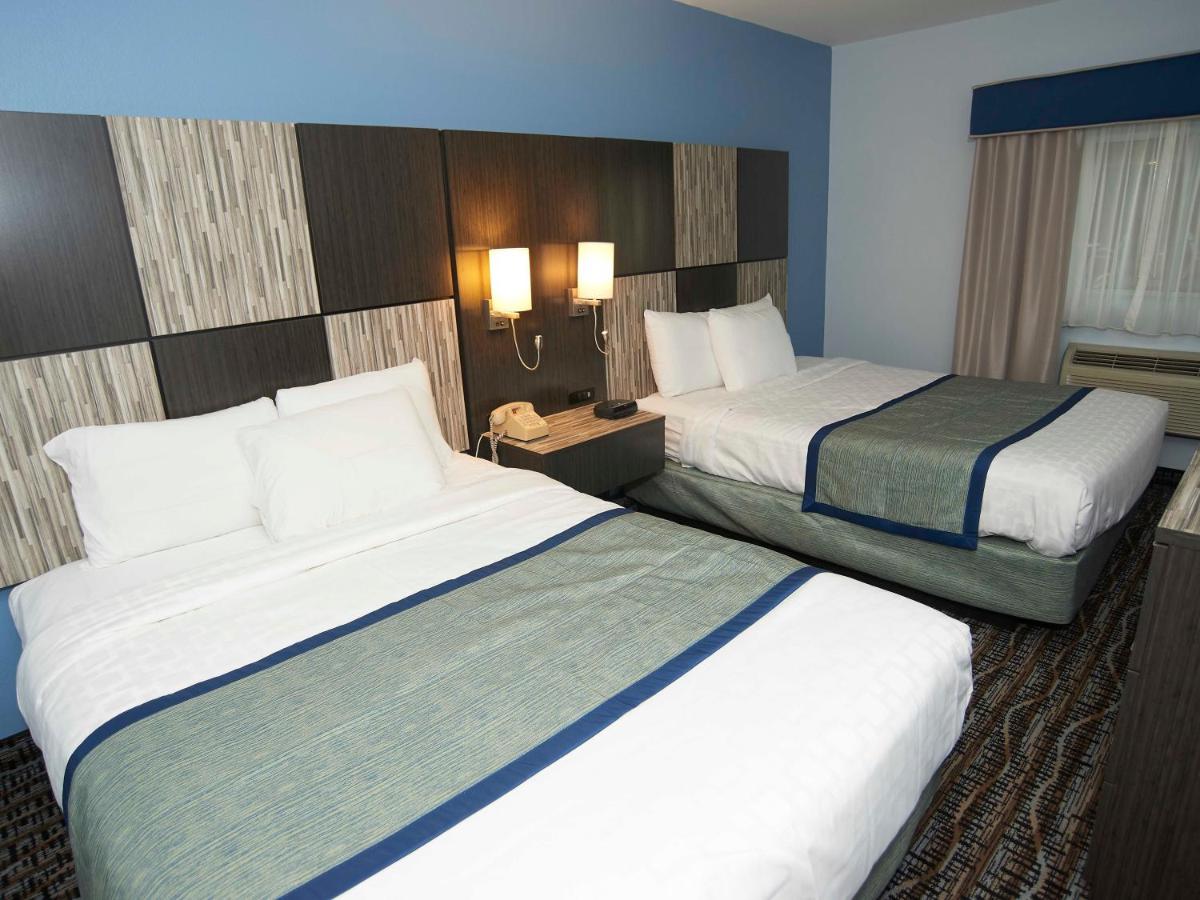 | Sandwich Lodge & Resort