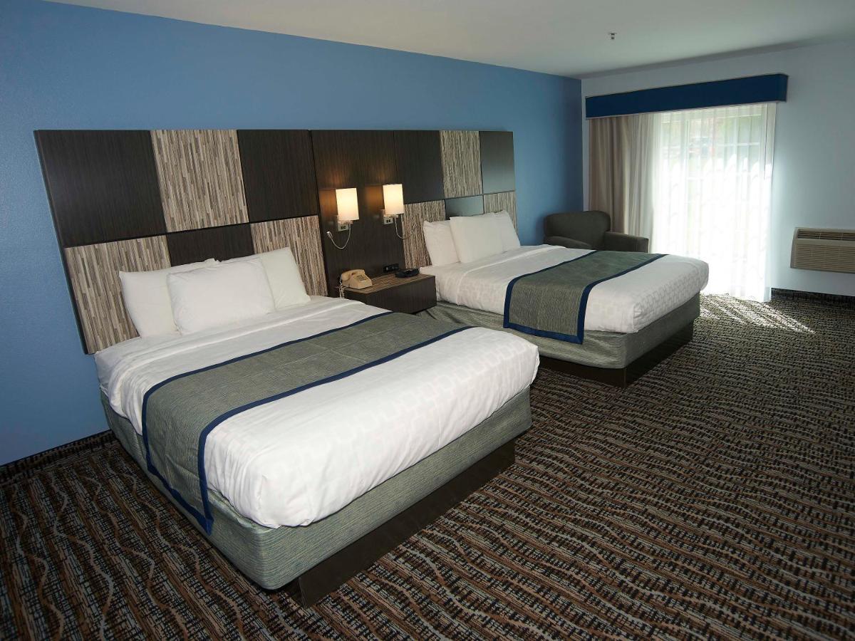 One-Bedroom Suite with Two Queen Beds at Sandwich Lodge & Resort